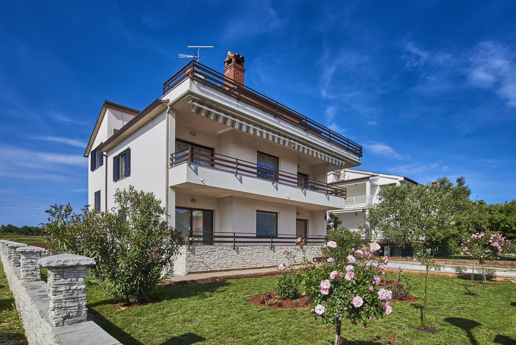 Appartement Lovely Roses à Umag Extérieur photo